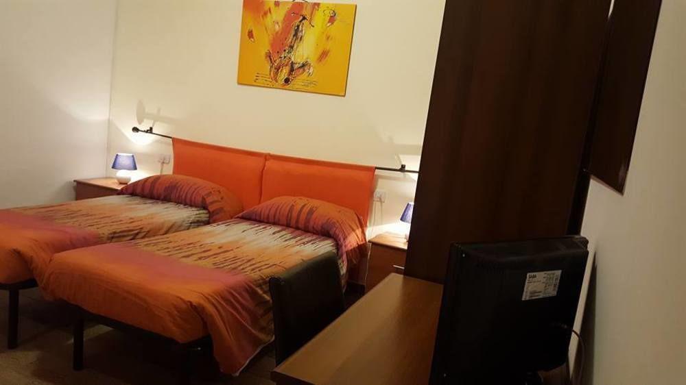 B&B Fantar House Carbonia Esterno foto