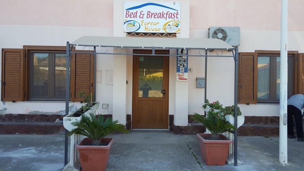 B&B Fantar House Carbonia Esterno foto