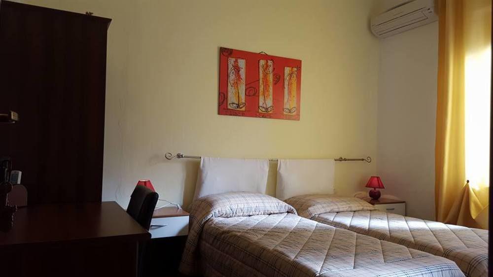 B&B Fantar House Carbonia Esterno foto