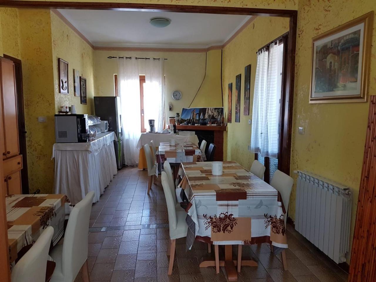 B&B Fantar House Carbonia Esterno foto