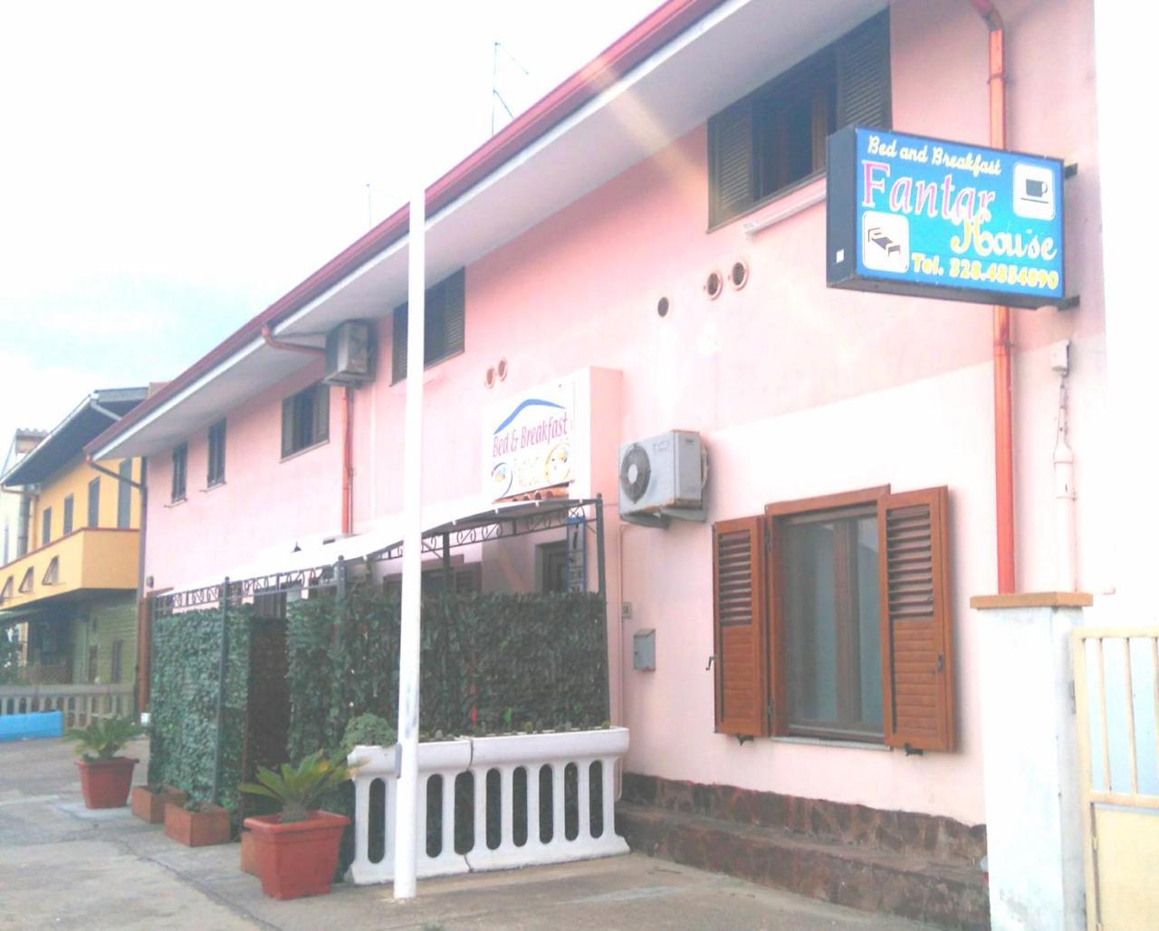 B&B Fantar House Carbonia Esterno foto